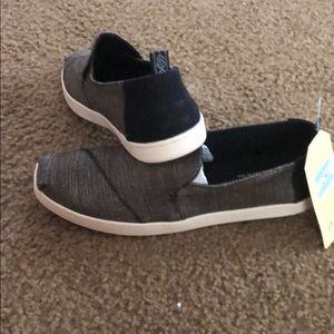 NWT toms